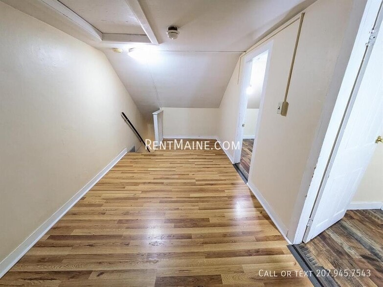 Building Photo - 28 Autumn St