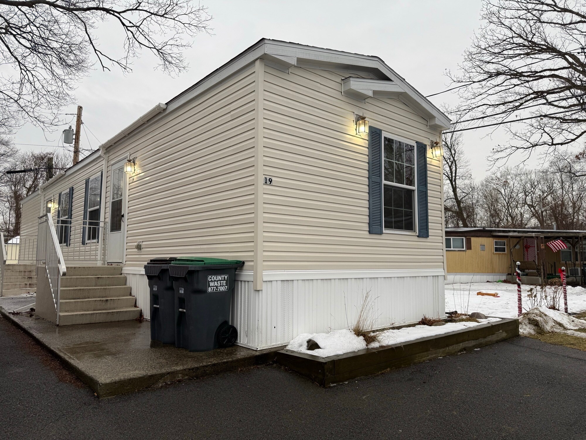 Building Photo - 19 Alflo Cir