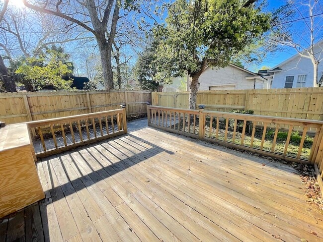 Building Photo - 3 BED | 2 BATH | MIDTOWN | FENCED YARD
