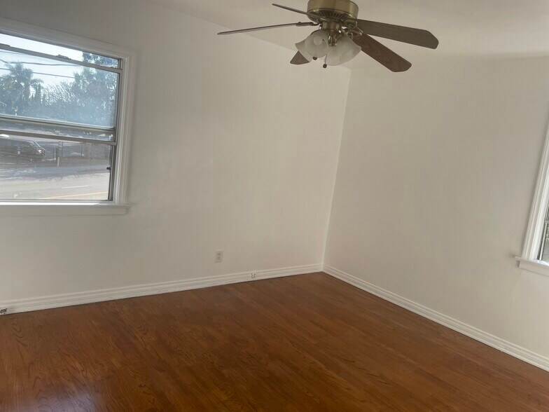 Building Photo - 5631 Edgemar Ave