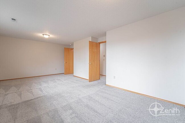 Building Photo - 10404 NE 65th Ave