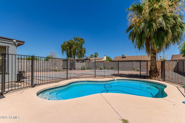 Building Photo - 7748 W Minnezona Ave