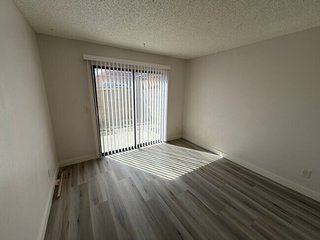 Building Photo - BEAUTIFULLY RENOVATED 3/2/2 CAR WITH DEN