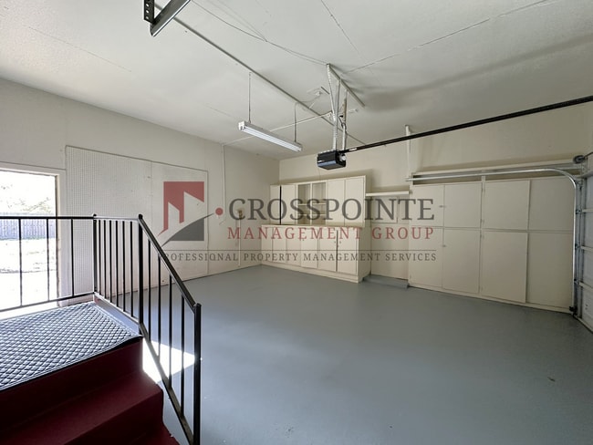 Building Photo - 3 Bedroom 1.5 Bath with Office Space!