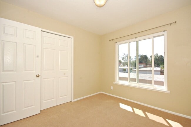 Building Photo - Beautiful Bright 3BR/2.5BA Condo in Tanglewood!!