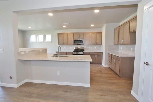 Building Photo - 4032 N Glider Ave