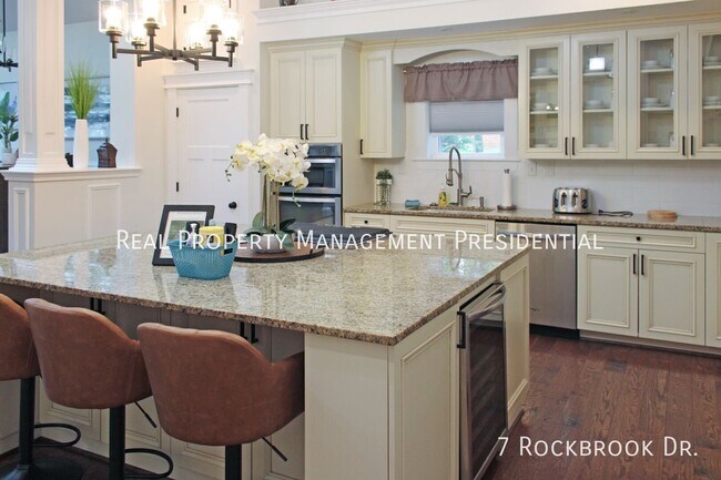 Building Photo - 7 Rockbrook Dr