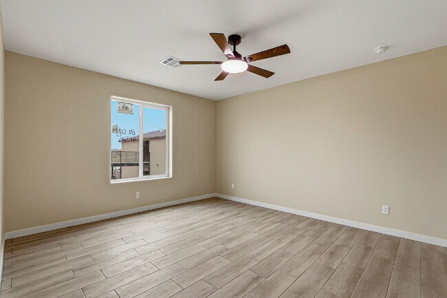 Building Photo - 2-bedroom, 1-bath brand new apartment in 79924