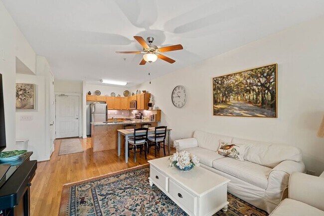 Building Photo - 11905 Centre St