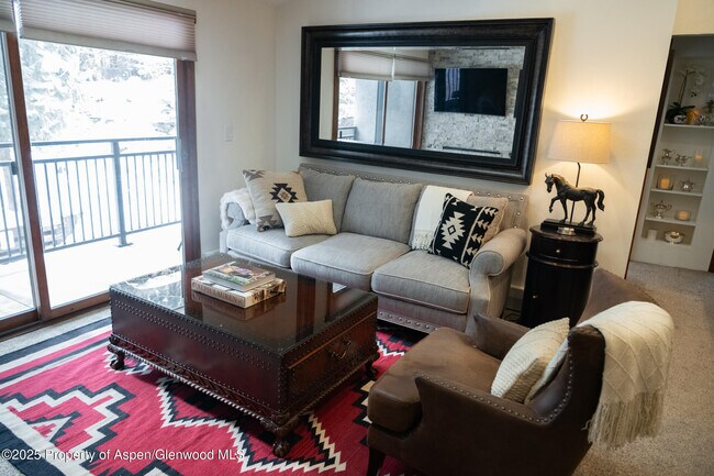 Building Photo - 700 S Monarch St