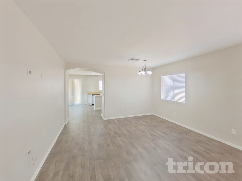 Building Photo - 4102 S 62nd Ln