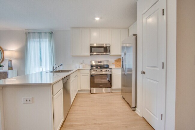 Building Photo - Spacious 4BR/2BA Home in Eagles Ridge – High-Speed Internet Included – Military Deposit Special