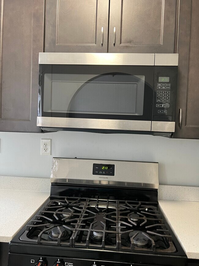 Building Photo - 4225 Ivanhoe Ave