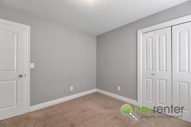 Building Photo - 2401-2403 E Coolwater St Duplex