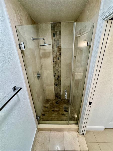 Building Photo - 9657 Riverside Dr