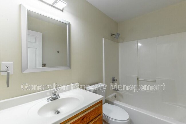 Building Photo - 2205 E 12th St