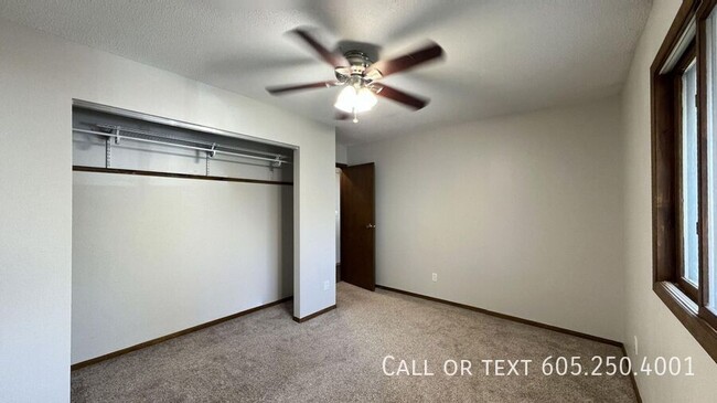 Building Photo - 4 bed 2 bath Newly Remodeled Home with att...