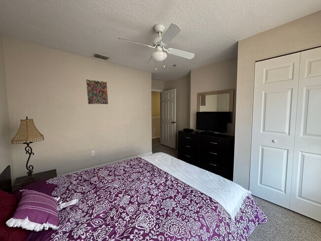 Building Photo - Condo for Lease with Resort Amenities