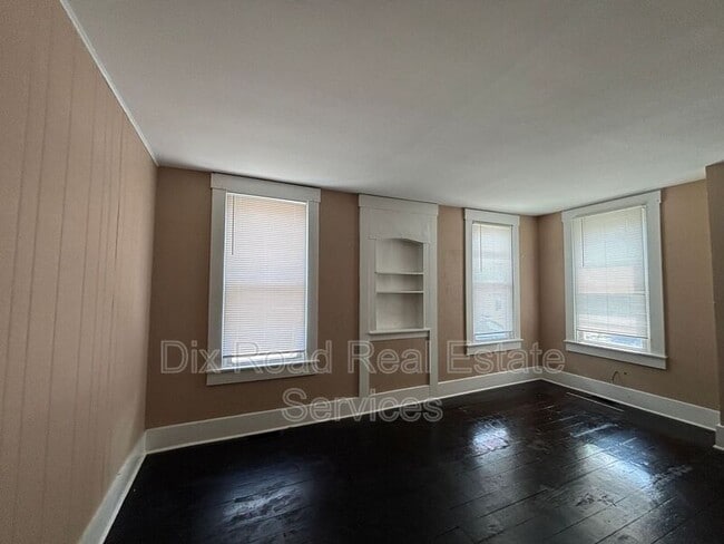 Building Photo - 123 N Miami St