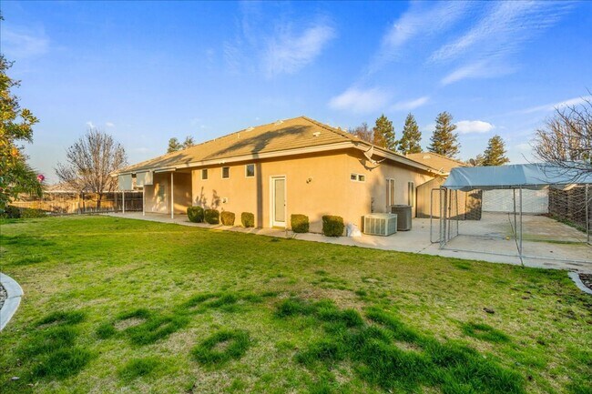 Building Photo - West Bakersfield Custom Home for Rent Available Now!