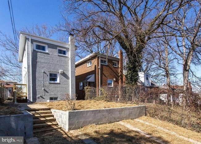 Building Photo - 1316 44th Pl SE