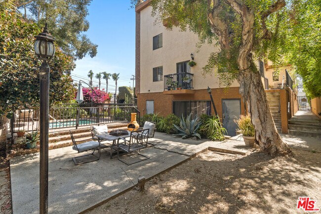 Building Photo - 2480 Penmar Ave