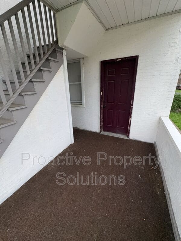 Building Photo - 534 Cherry St