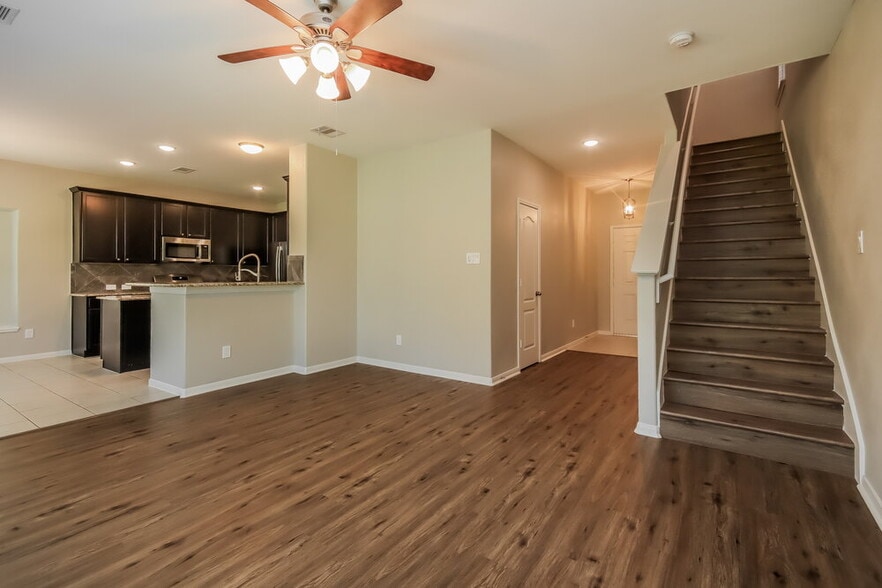 Building Photo - 5223 Gulf Stream Ln