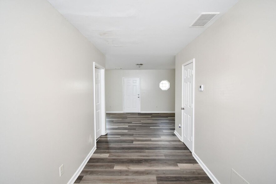 Building Photo - 639 Mill Stone Bluff