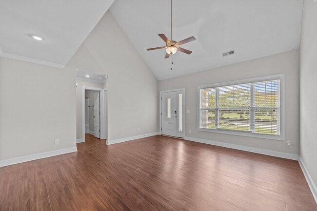 Building Photo - Three-bedroom, two-bathroom home located i...