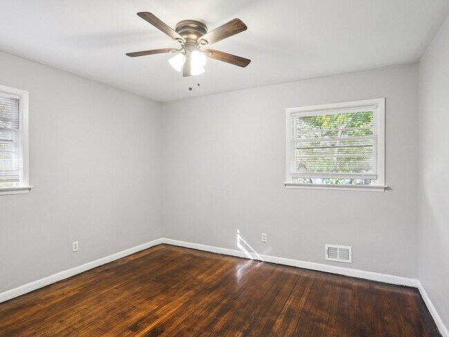 Building Photo - 3 Bedroom Duplex in Decatur