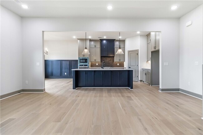 Building Photo - 930 Trestle Ln