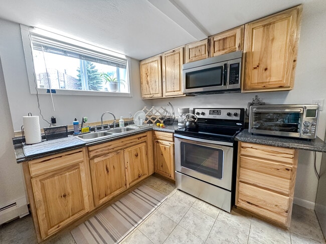 Building Photo - 413 22nd St