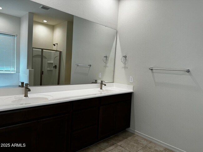 Building Photo - 5526 N 107th Ln