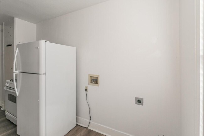 Building Photo - 2 bedroom 1 bath duplex in Arlington Heights
