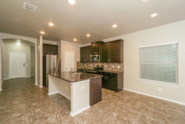 Building Photo - Spacious 3-Bedroom Brick Home