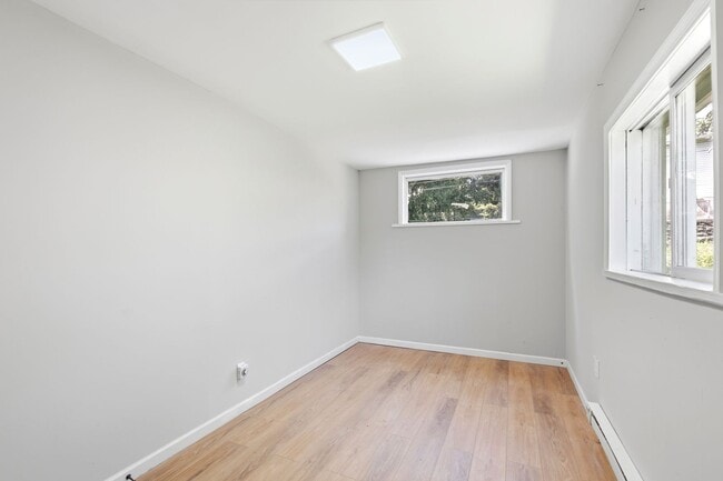 Building Photo - 606 Meadow Ave