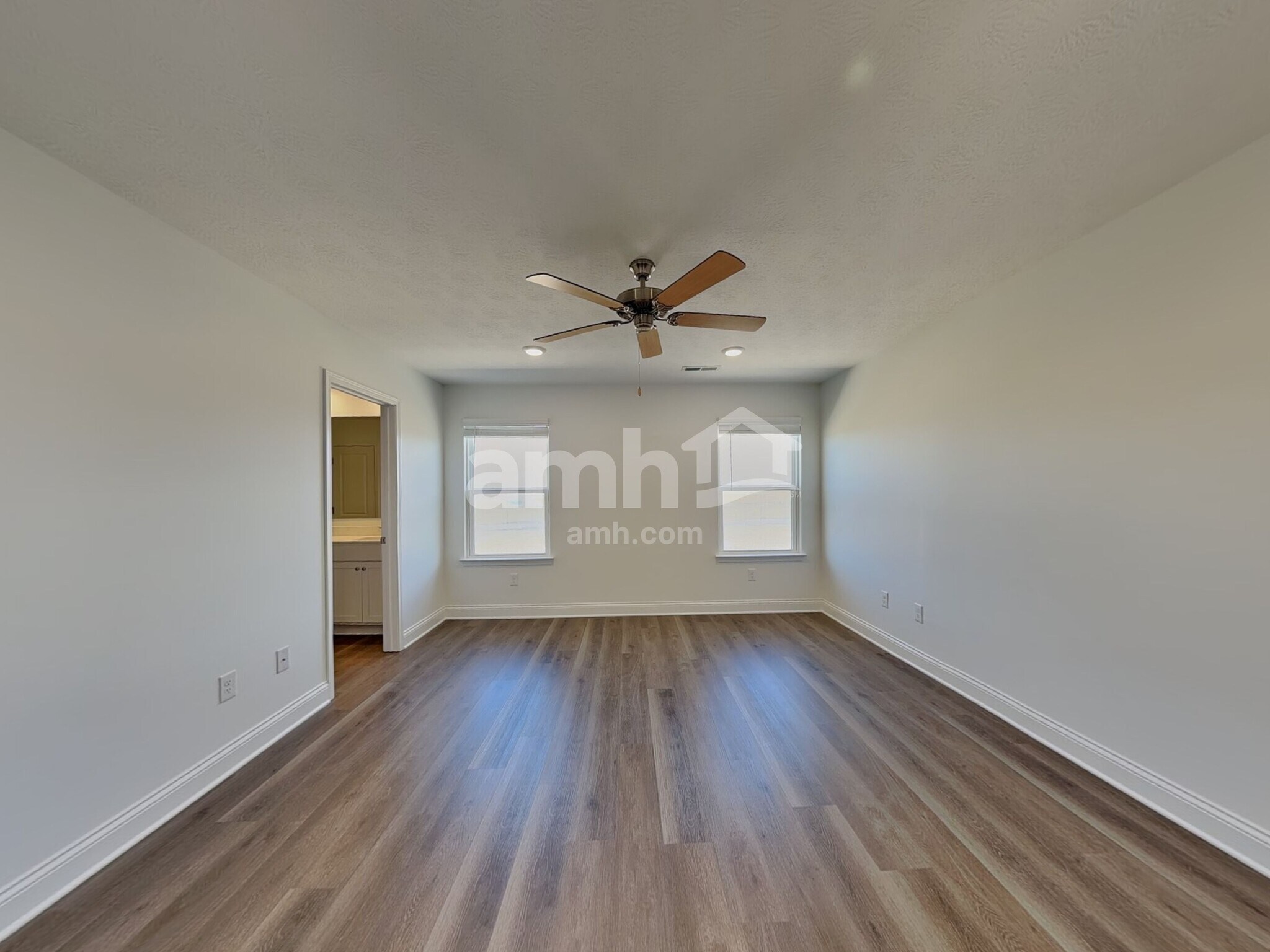 Building Photo - 9106 Henley Ave