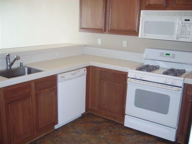 Building Photo - Large Master Suite - Tankless Water Heater...