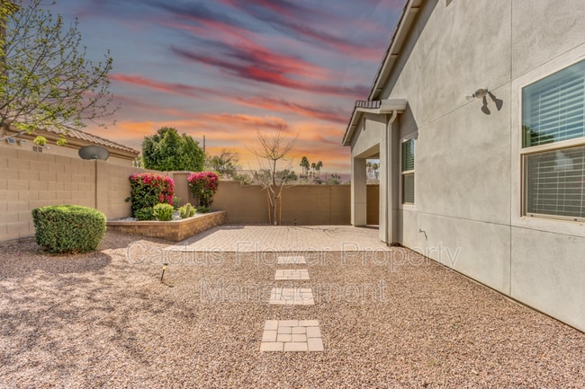 Building Photo - 45 N Iss Dr