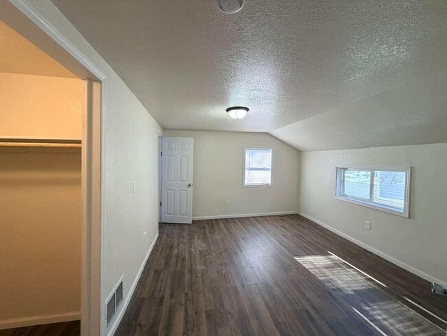 Building Photo - 651 W Bruce St