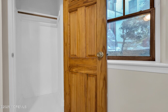 Building Photo - 218 2nd Ave