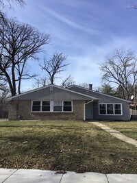 Building Photo - 334 Oakwood St