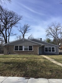 Building Photo - 334 Oakwood St