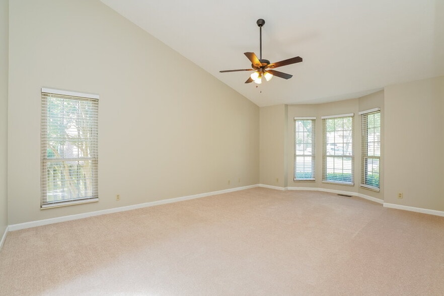 Building Photo - 1317 Ravenna Ct S