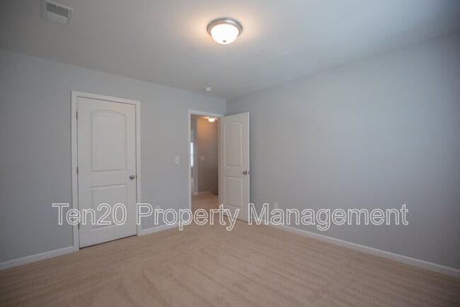 Building Photo - 316 Irish Ln