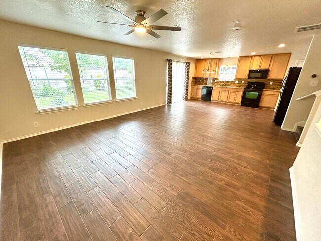 Building Photo - *MOVE IN SPECIAL* Beautiful 4-Bedroom Home Near UTSA & La Cantera! AVAILABLE NOW!