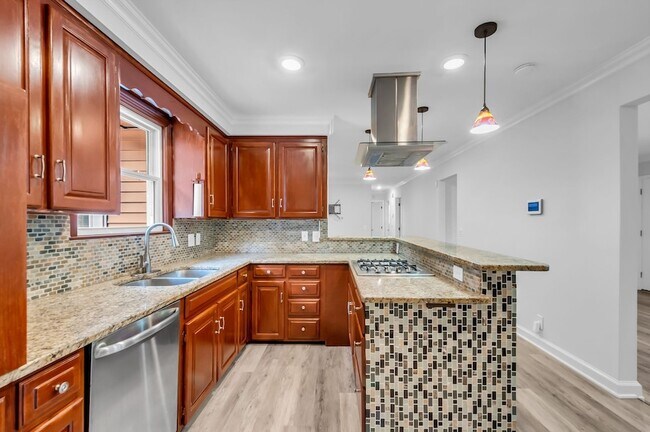 Building Photo - 7453 Harrow Dr