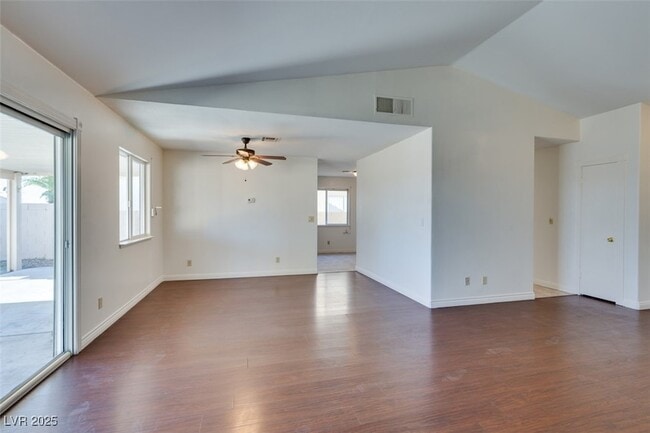 Building Photo - 5034 Lark Canyon Ct