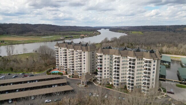 Building Photo - Luxury resort-style living: Fully furnished condo on the Cumberland River less than 25 miles from...